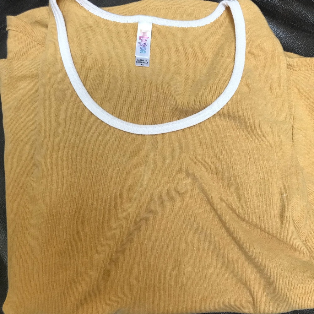 BNWOT Xs Classic T